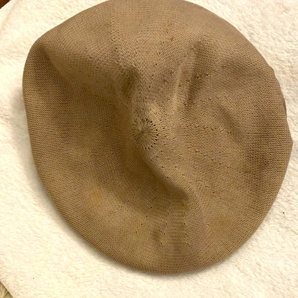 Cool knit newsboy hat. Size Large